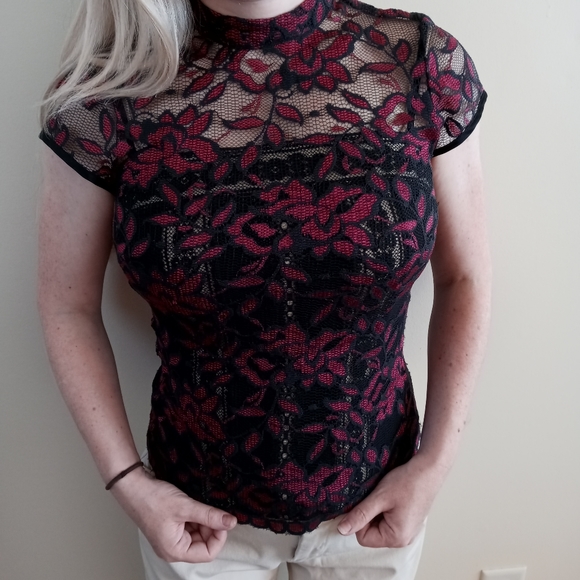 Tops - Pink flower lace top.